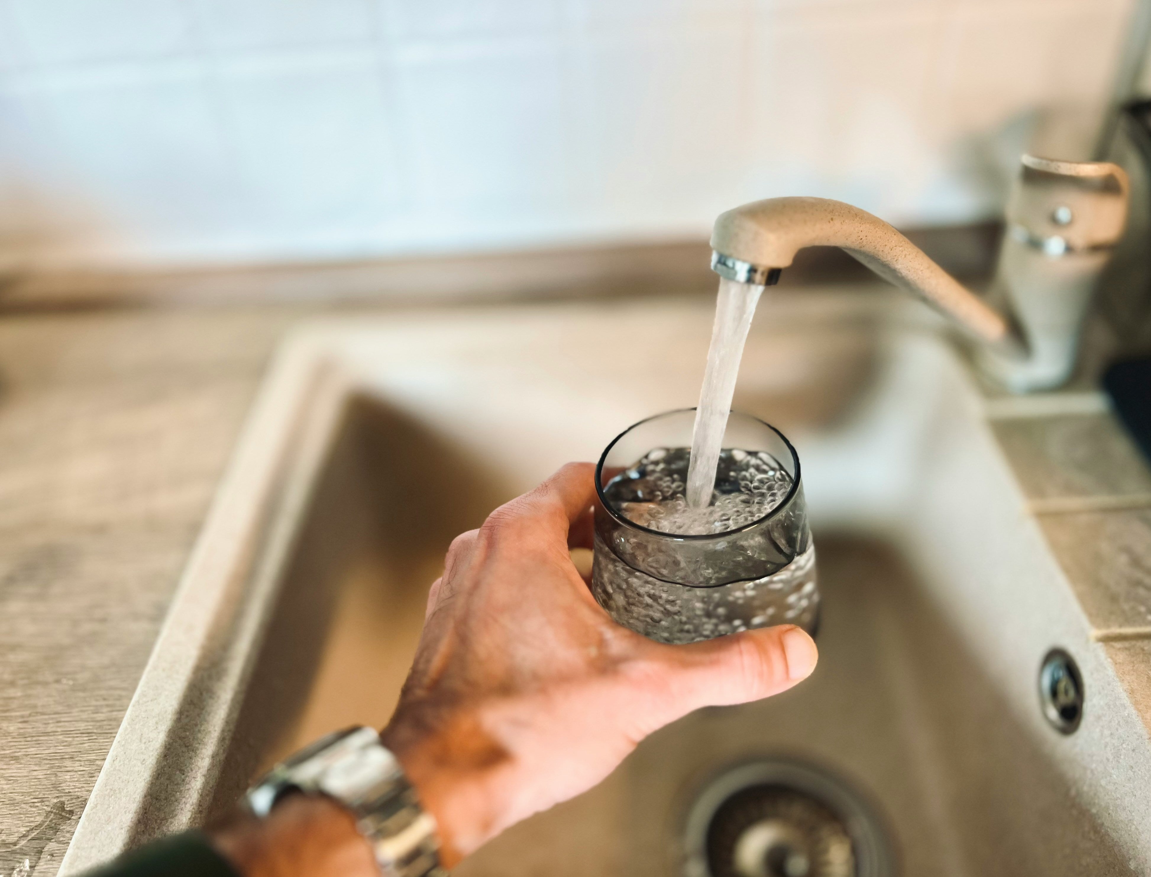 Photo by <a href="https://unsplash.com/@swankyfella?utm_content=creditCopyText&utm_medium=referral&utm_source=unsplash">Swanky Fella</a> on <a href="https://unsplash.com/photos/a-hand-holding-a-glass-of-water-MUOhSYEqbHo?utm_content=creditCopyText&utm_medium=referral&utm_source=unsplash">Unsplash</a>